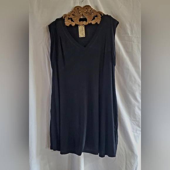 Umgee Dresses & Skirts - NWT Umgee Women's Size Large Tank Dress/ Tunic Black V-Neck A-Line w/Pockets